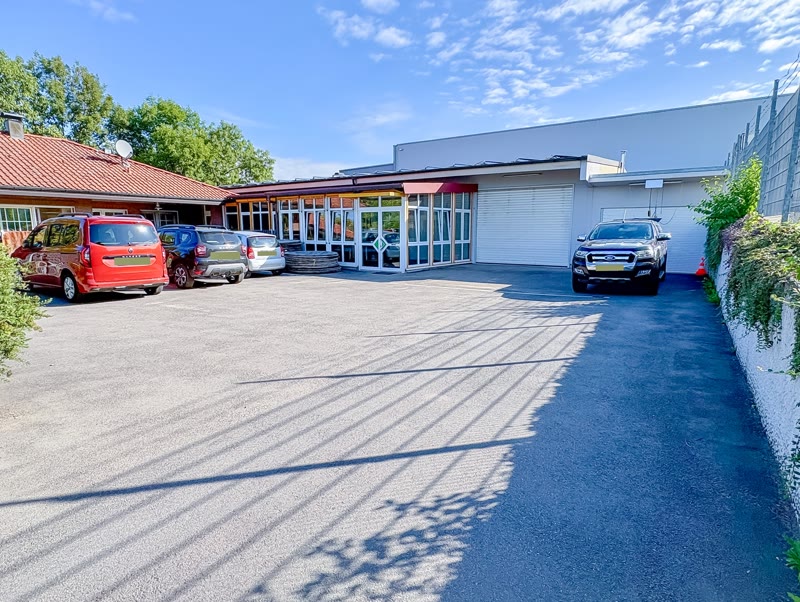Hof und Gewerbegebäude des Anwesens in Weinsberg